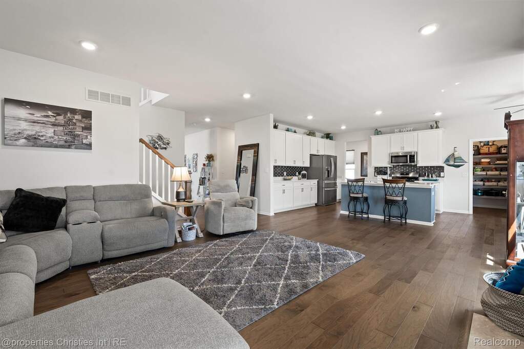 4 Bedroom Single Family Home/House's Image 7