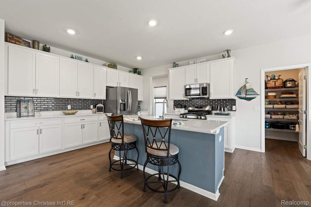 4 Bedroom Single Family Home/House's Image 8