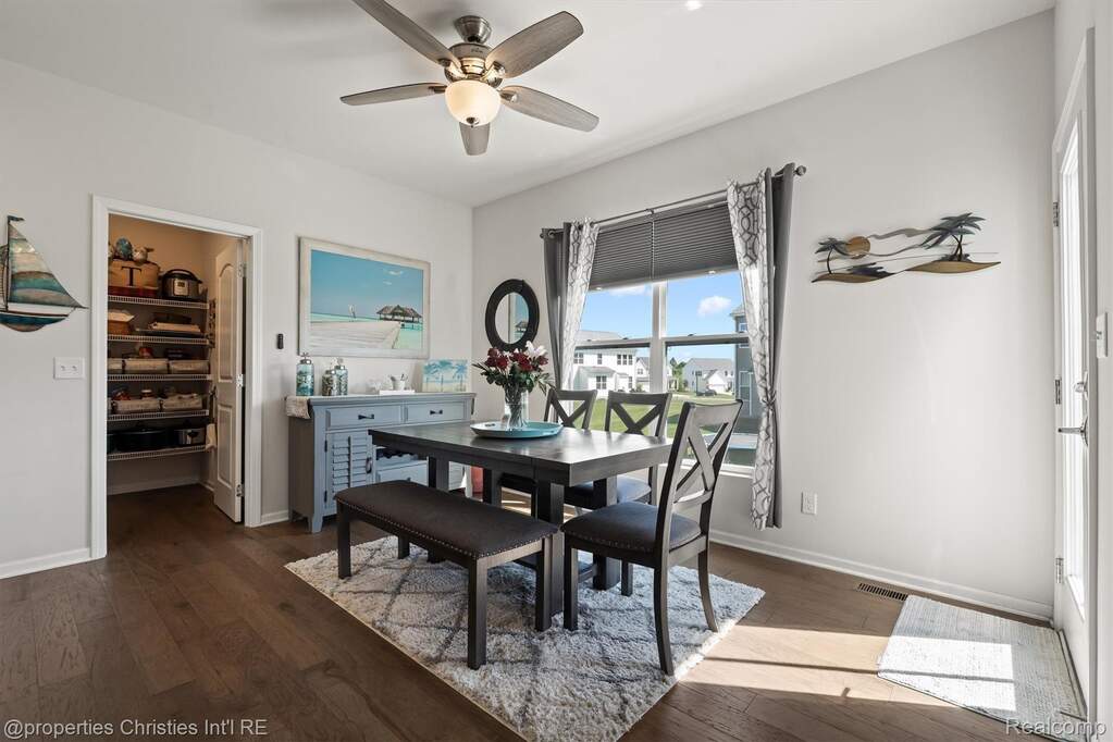 4 Bedroom Single Family Home/House's Image 9