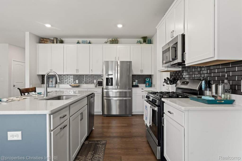 4 Bedroom Single Family Home/House's Image 12