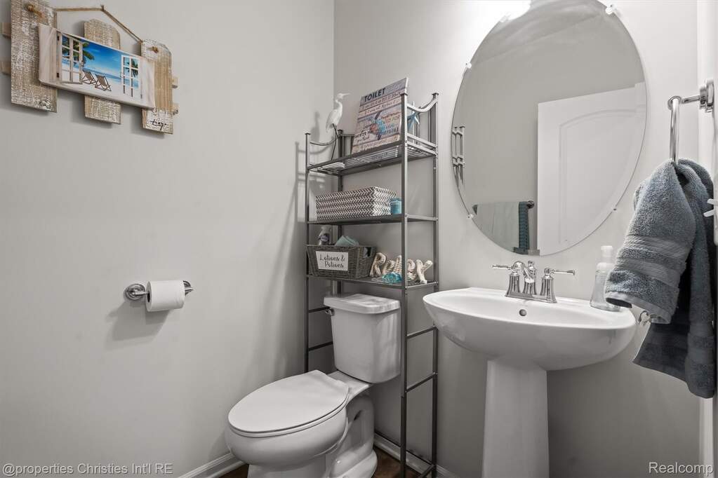 4 Bedroom Single Family Home/House's Image 14