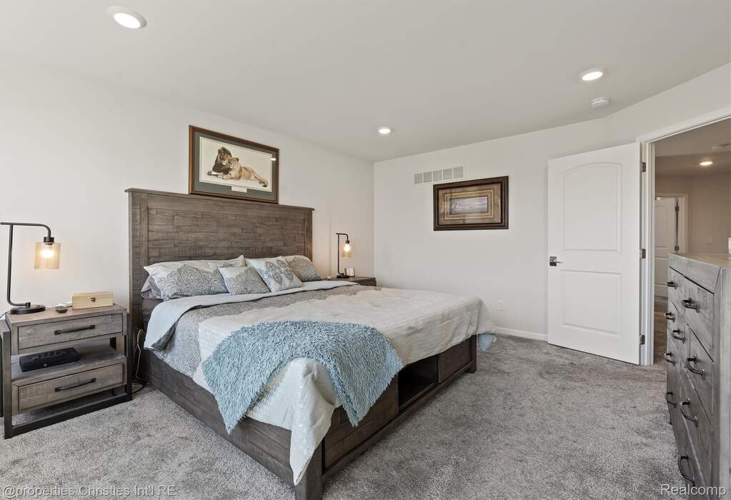 4 Bedroom Single Family Home/House's Image 16