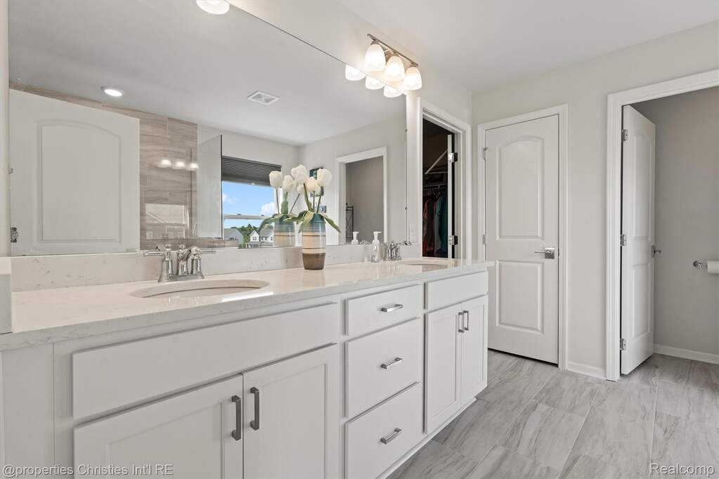 4 Bedroom Single Family Home/House's Image 17