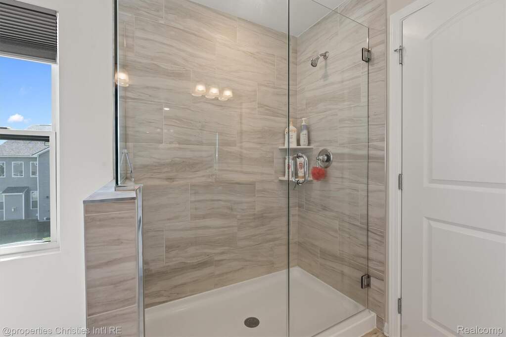 4 Bedroom Single Family Home/House's Image 18
