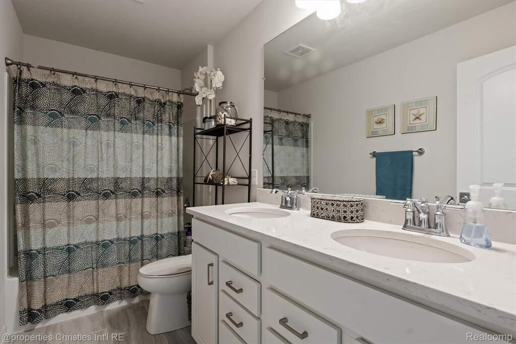 4 Bedroom Single Family Home/House's Image 21