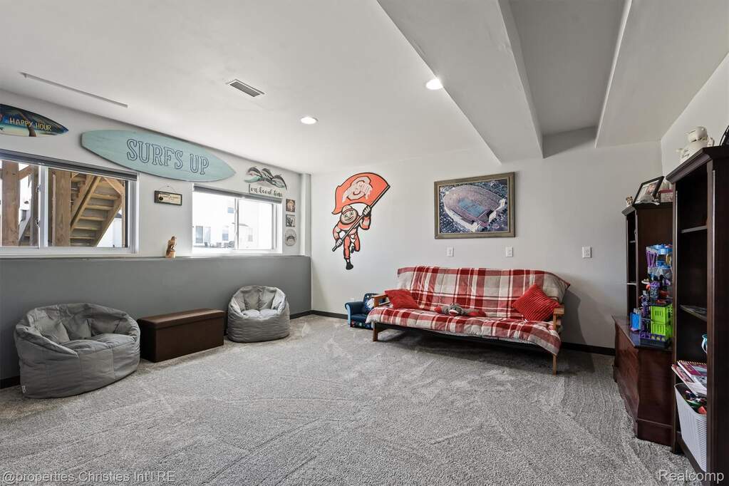 4 Bedroom Single Family Home/House's Image 30