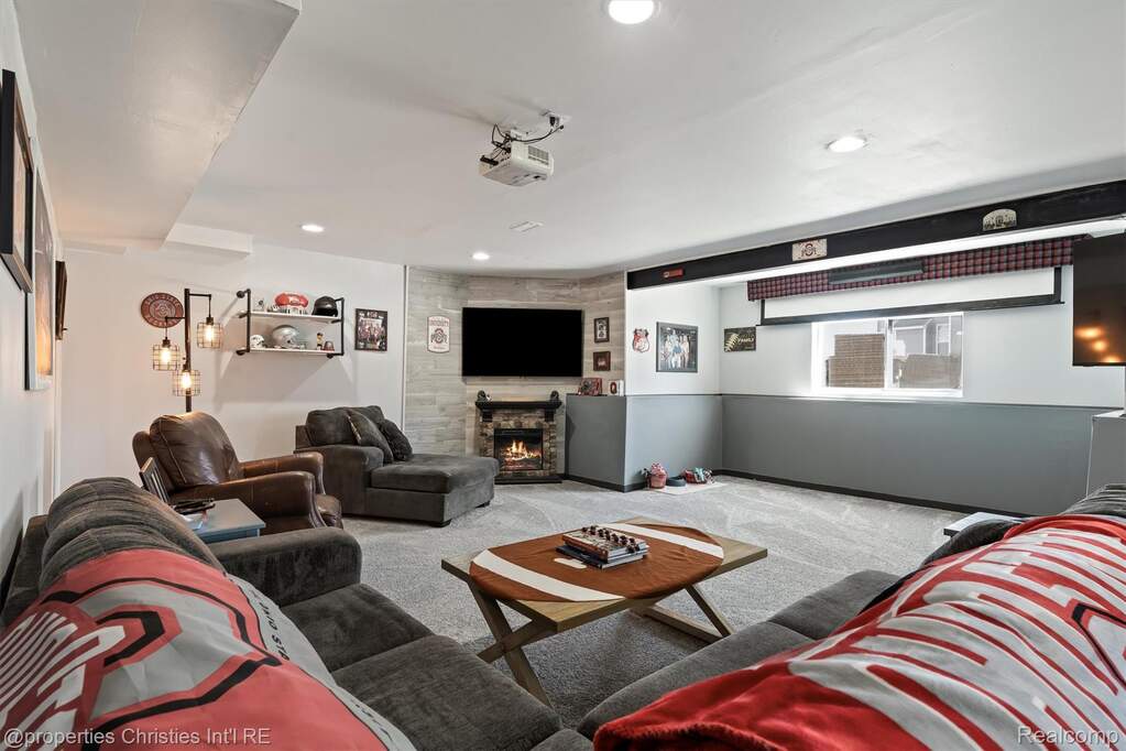 4 Bedroom Single Family Home/House's Image 31