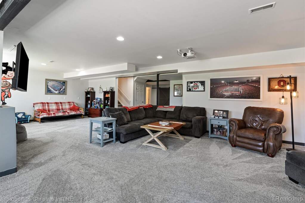 4 Bedroom Single Family Home/House's Image 33