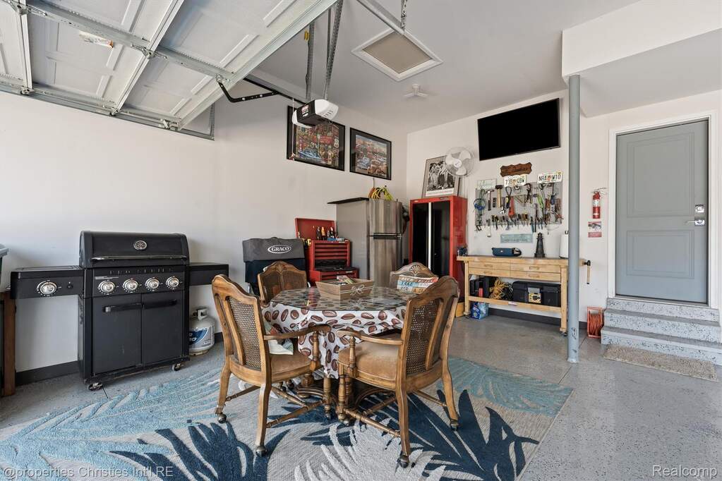 4 Bedroom Single Family Home/House's Image 36