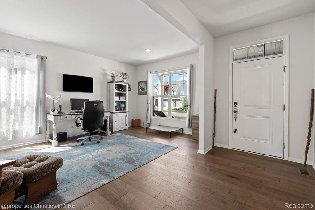 4 Bedroom Single Family Home/House's Image 4