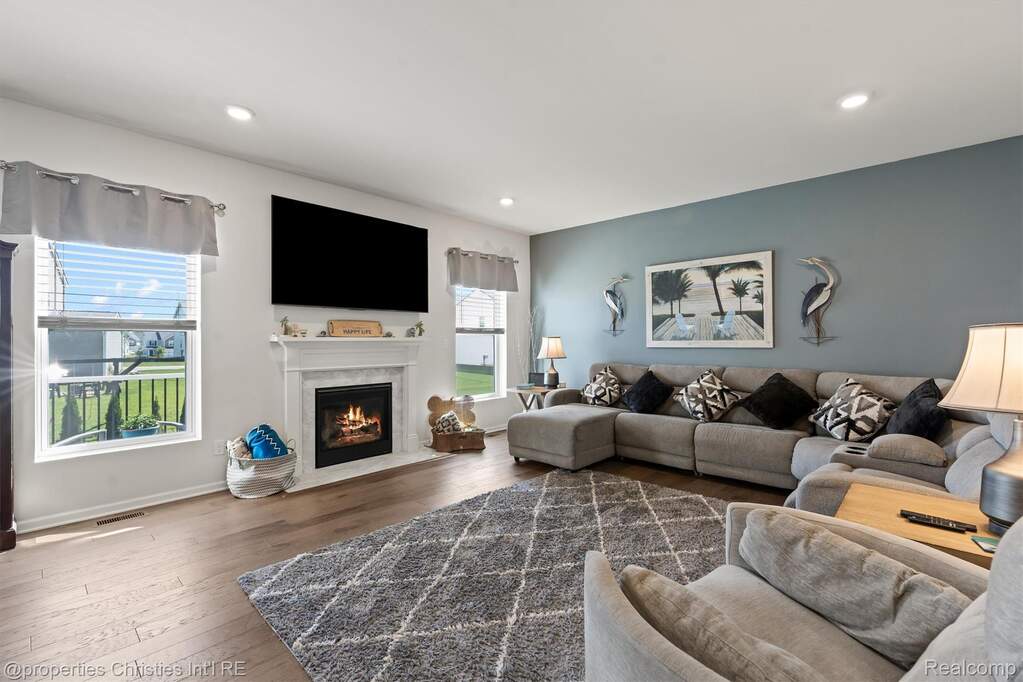 4 Bedroom Single Family Home/House's Image 6