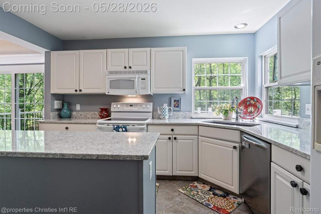 4 Bedroom Single Family Home/House's Image 7
