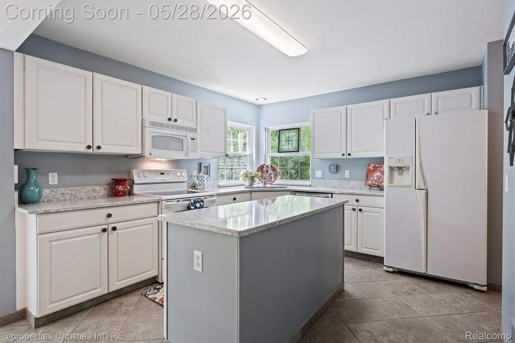 4 Bedroom Single Family Home/House's Image 9