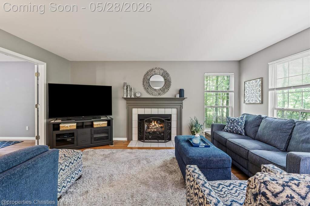 4 Bedroom Single Family Home/House's Image 4