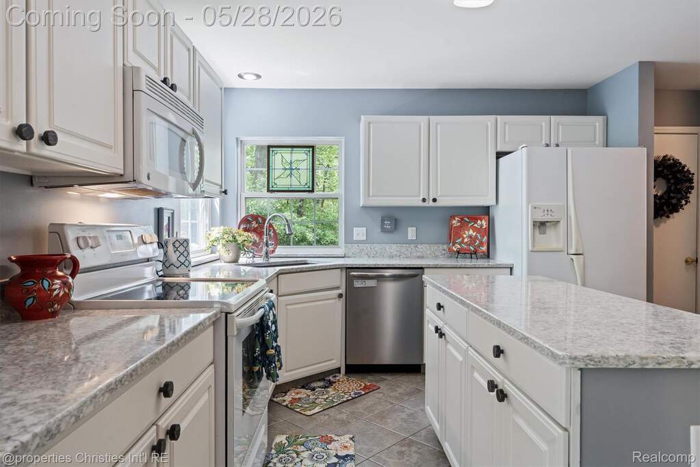 4 Bedroom Single Family Home/House's Image 6