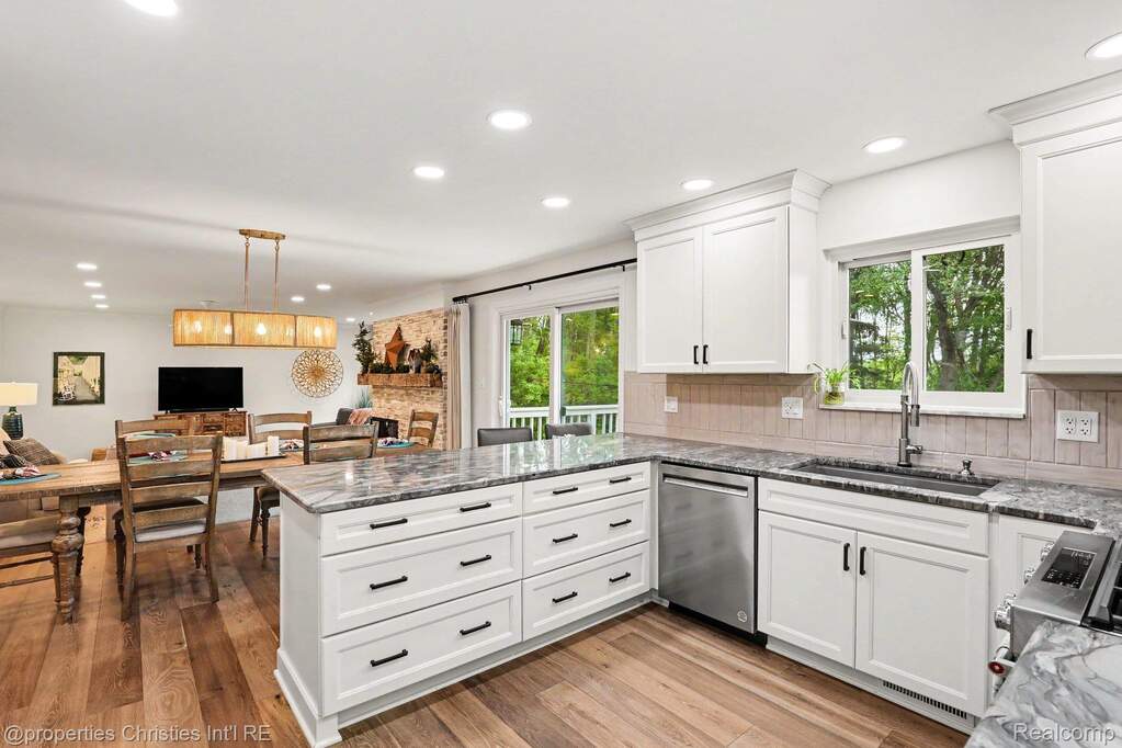 3 Bedroom Single Family Home/House's Image 12