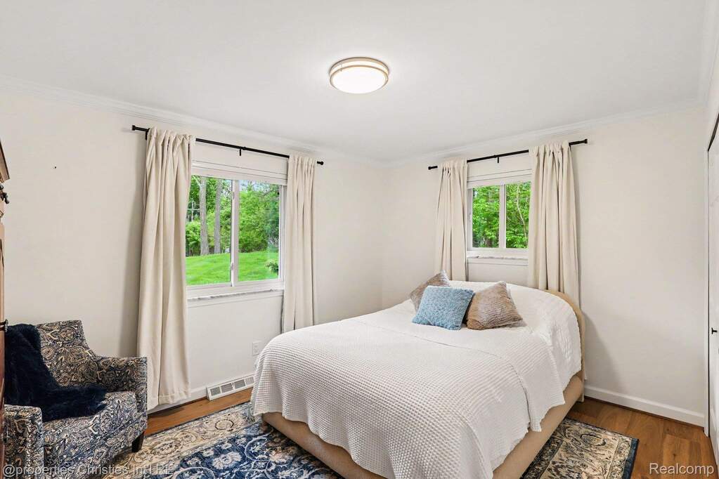 3 Bedroom Single Family Home/House's Image 14