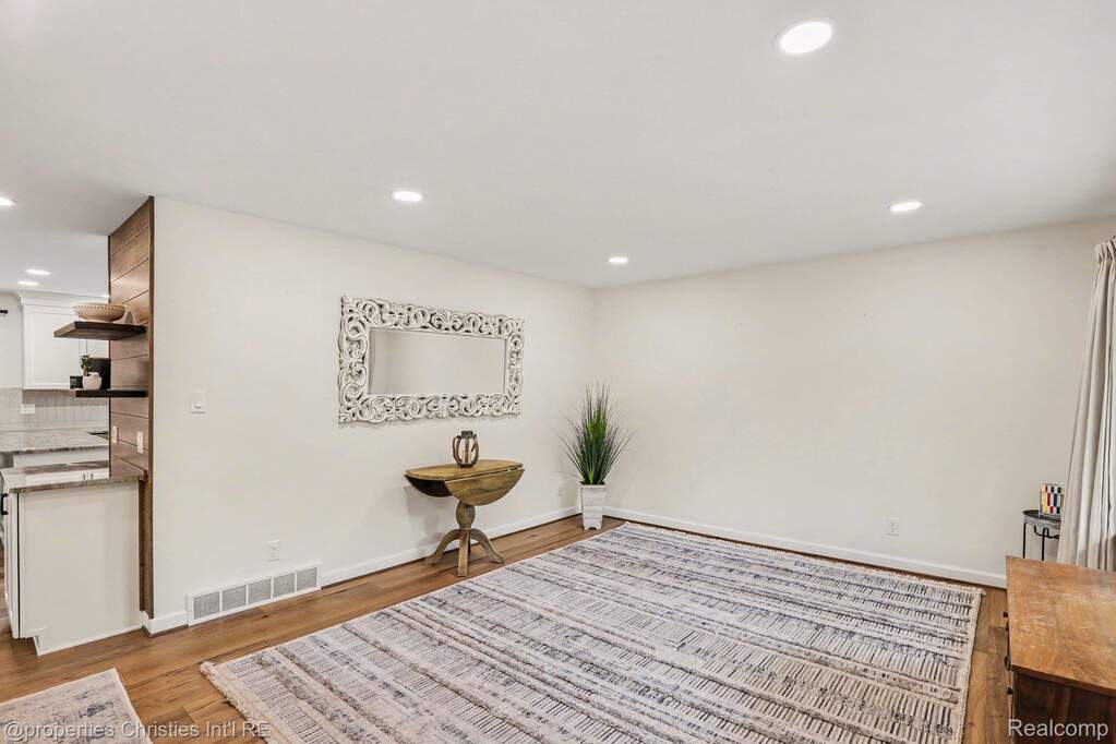 3 Bedroom Single Family Home/House's Image 3