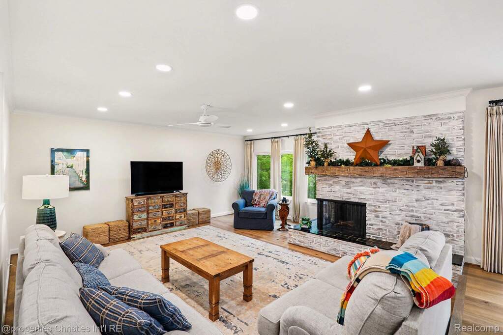 3 Bedroom Single Family Home/House's Image 6