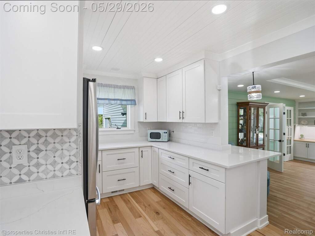5 Bedroom Single Family Home/House's Image 8