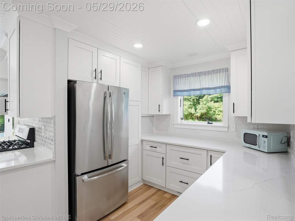 5 Bedroom Single Family Home/House's Image 9