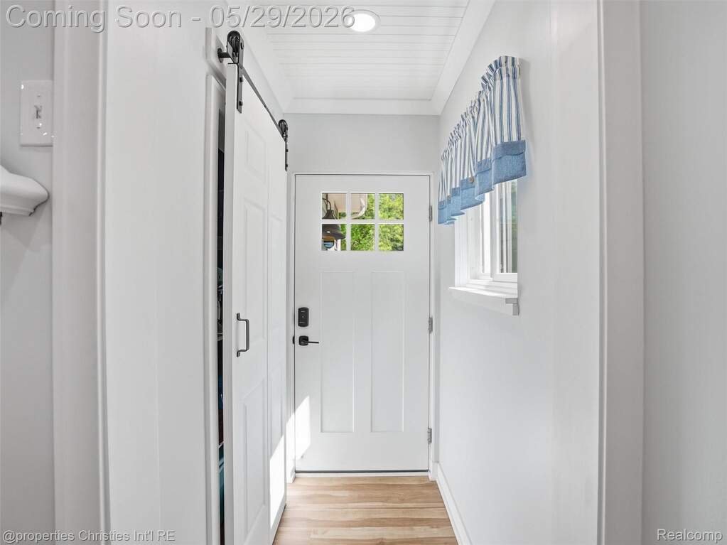 5 Bedroom Single Family Home/House's Image 12
