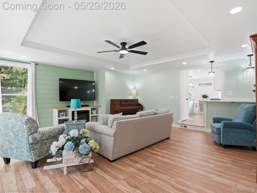 5 Bedroom Single Family Home/House's Image 14