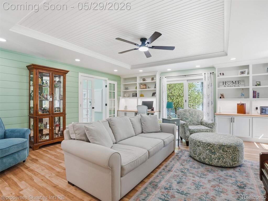 5 Bedroom Single Family Home/House's Image 15