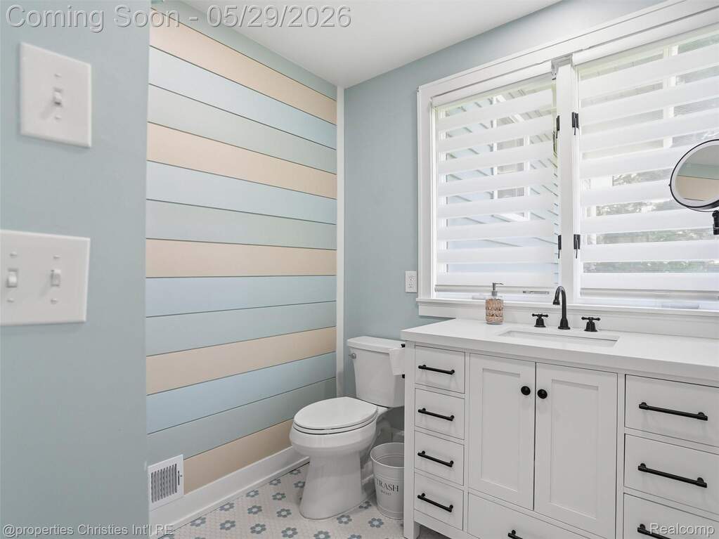 5 Bedroom Single Family Home/House's Image 18