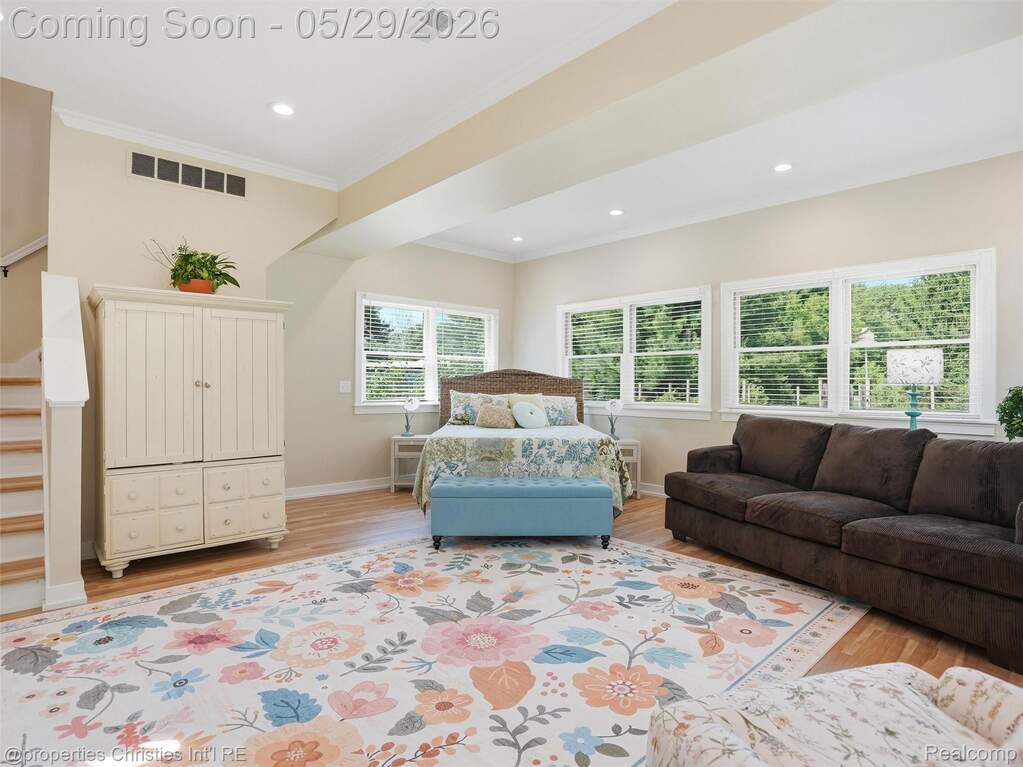 5 Bedroom Single Family Home/House's Image 21