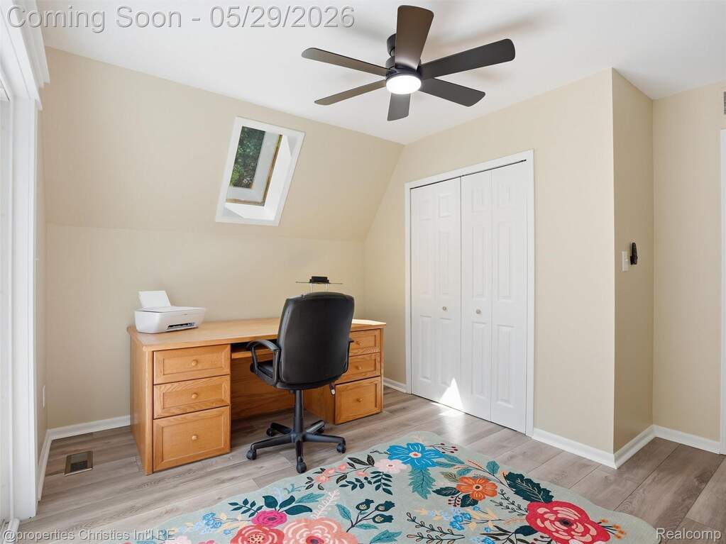 5 Bedroom Single Family Home/House's Image 26
