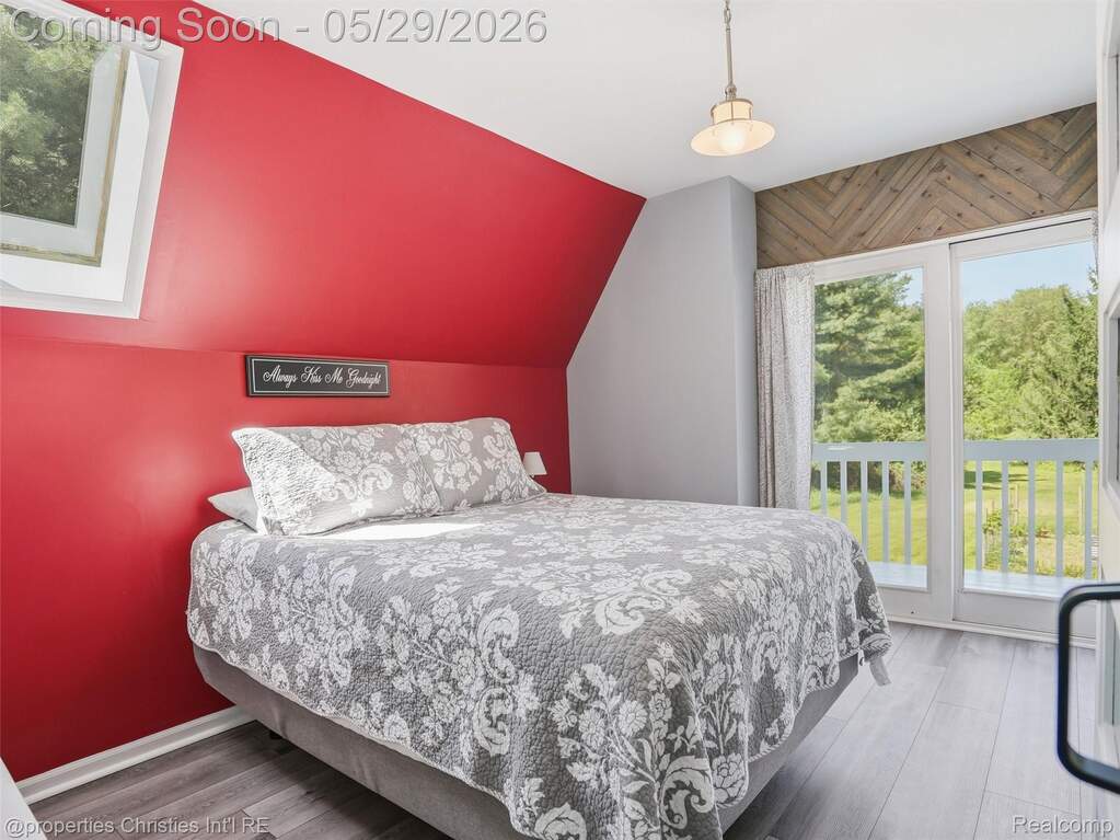 5 Bedroom Single Family Home/House's Image 27