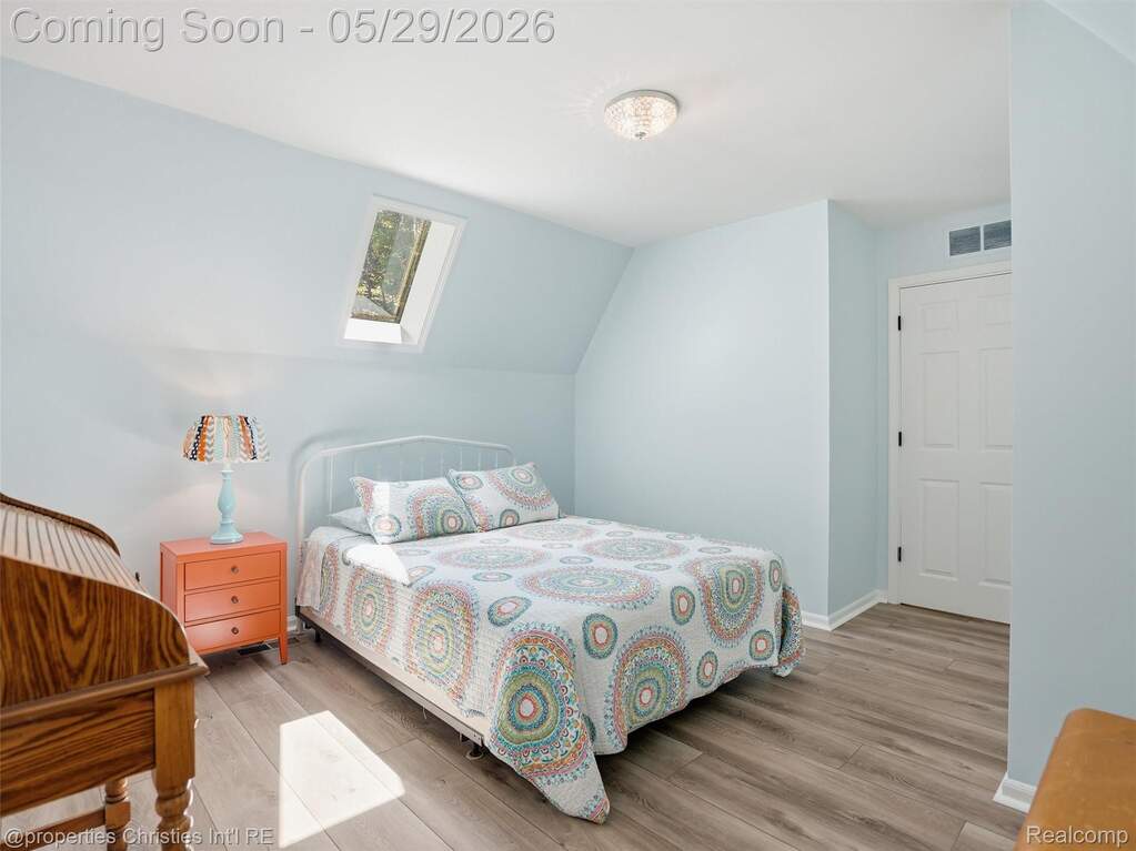5 Bedroom Single Family Home/House's Image 30