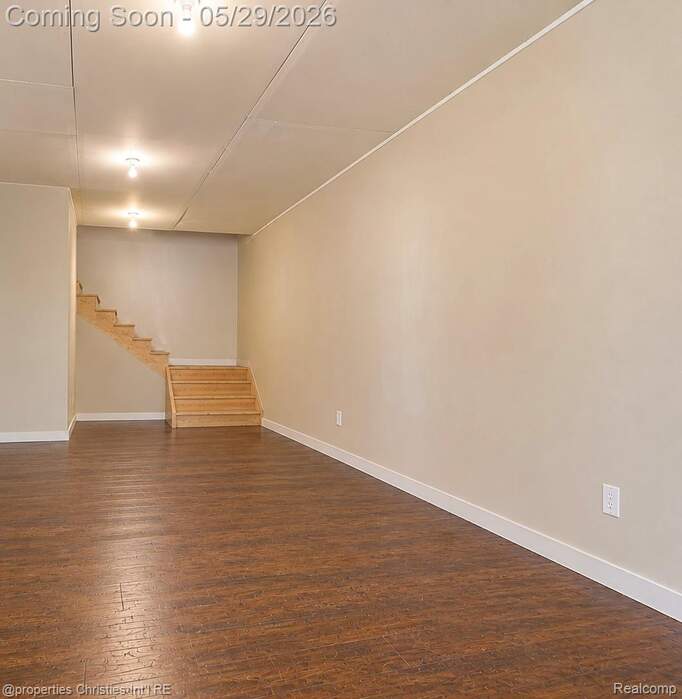 5 Bedroom Single Family Home/House's Image 44