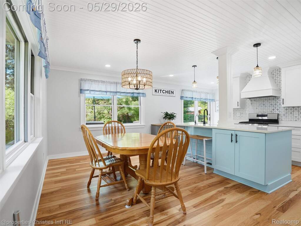 5 Bedroom Single Family Home/House's Image 4