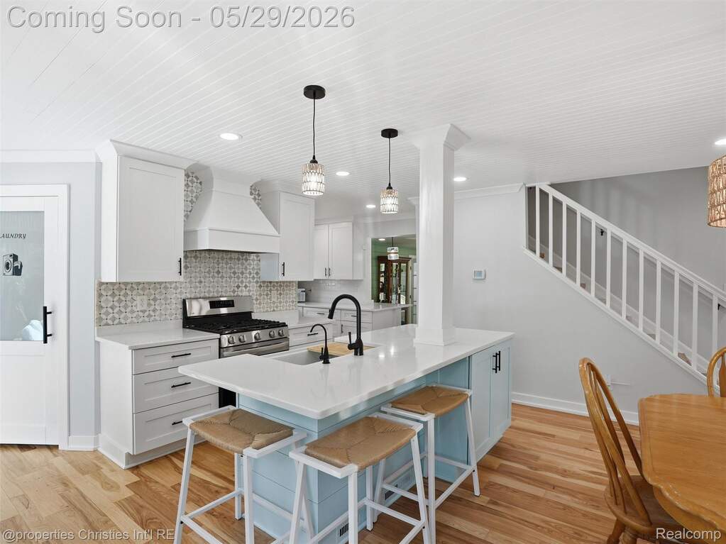 5 Bedroom Single Family Home/House's Image 5