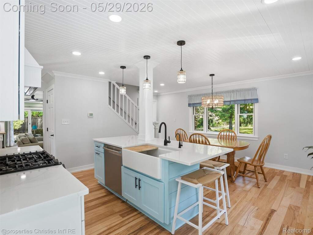 5 Bedroom Single Family Home/House's Image 6