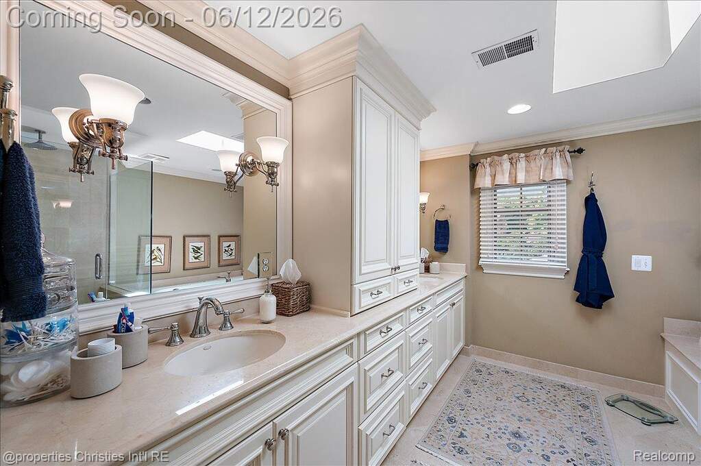4 Bedroom Single Family Home/House's Image 35
