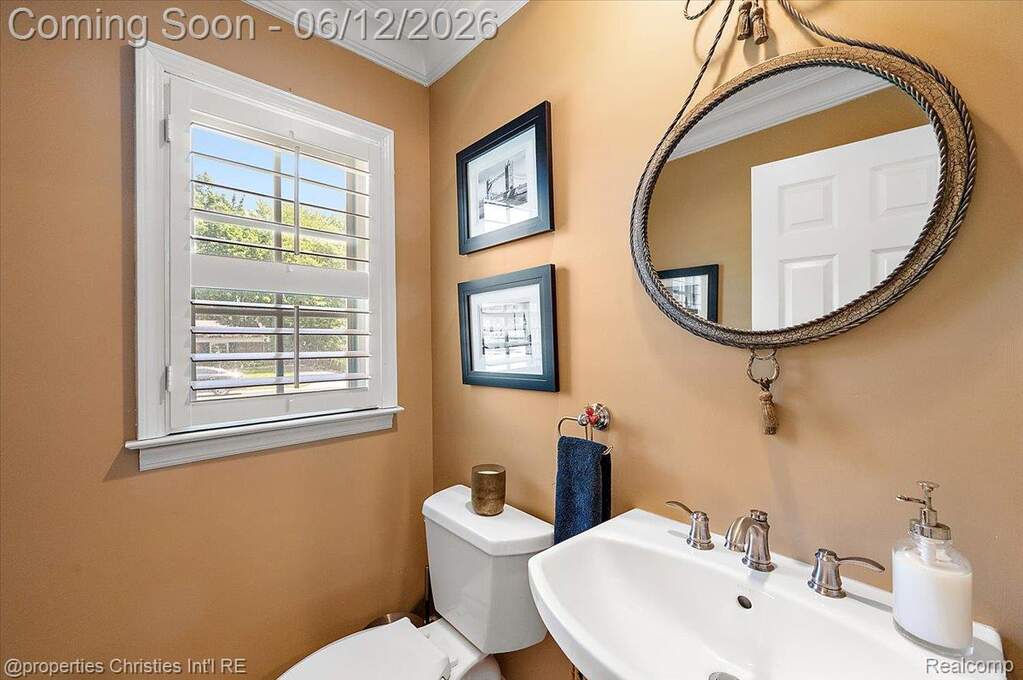 4 Bedroom Single Family Home/House's Image 3