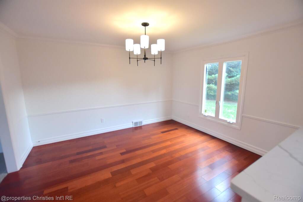 4 Bedroom Single Family Home/House's Image 13