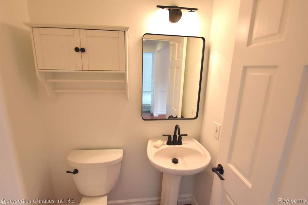 4 Bedroom Single Family Home/House's Image 14
