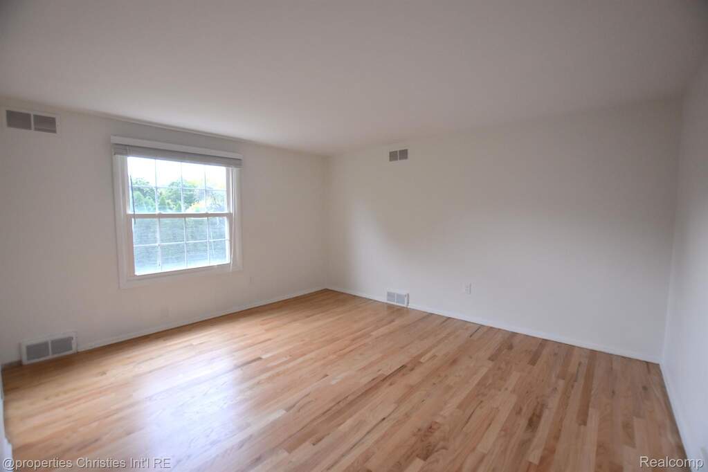 4 Bedroom Single Family Home/House's Image 17