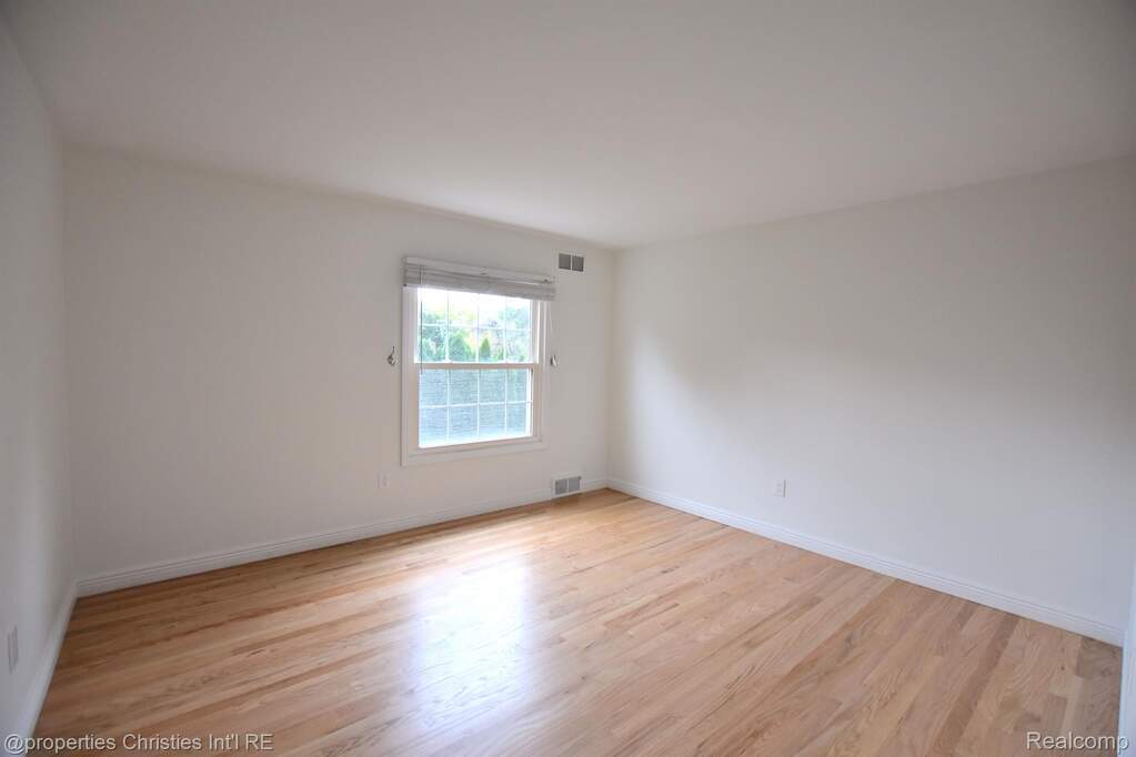 4 Bedroom Single Family Home/House's Image 19