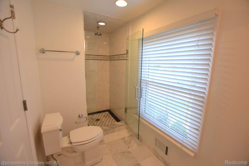 4 Bedroom Single Family Home/House's Image 28