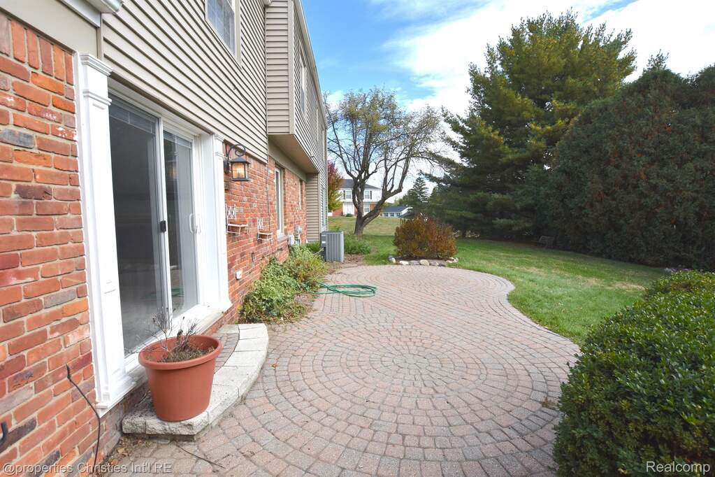 4 Bedroom Single Family Home/House's Image 33