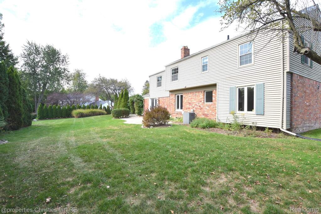 4 Bedroom Single Family Home/House's Image 34