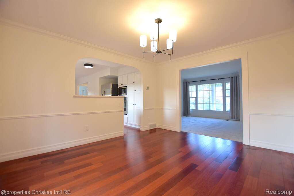 4 Bedroom Single Family Home/House's Image 3