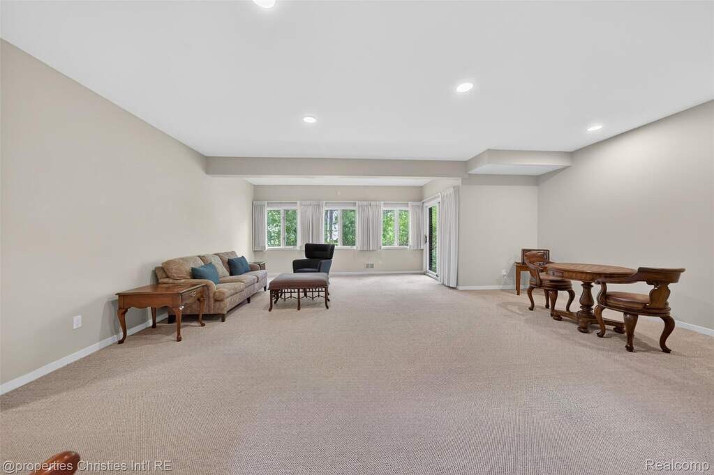 2 Bedroom Apartment/Flat's Image 30