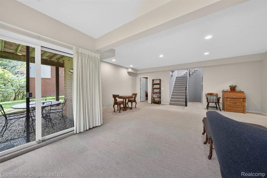 2 Bedroom Apartment/Flat's Image 31