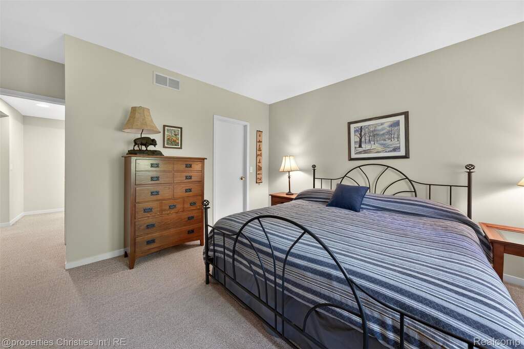 2 Bedroom Apartment/Flat's Image 33
